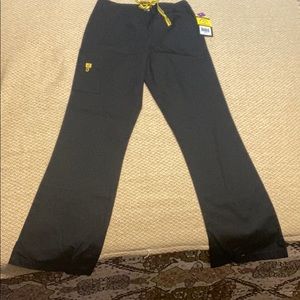 Women’s WonderWink scrub pants size Medium Tall